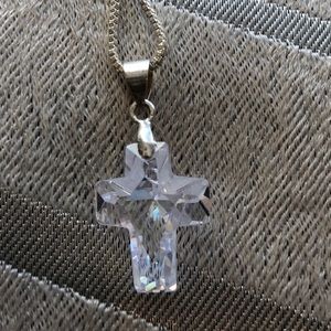 925 Stamped Box Chain W/Swarovski Cross